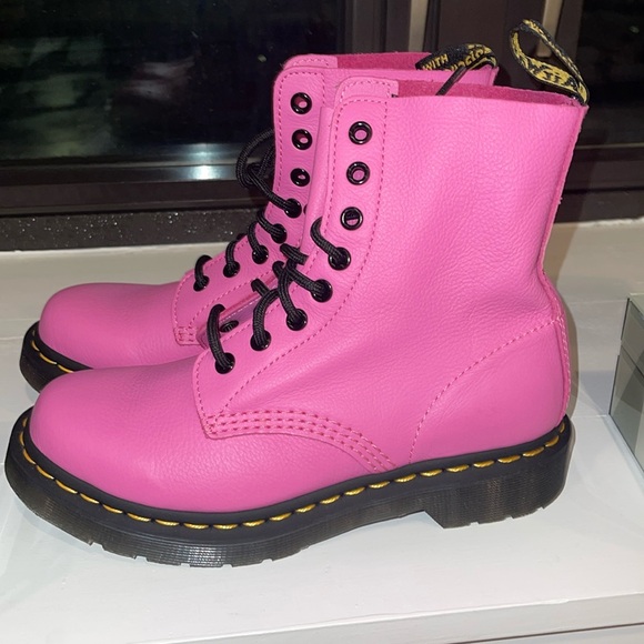 ❗️NWT  women’s DOC MARTEN boots ❗️ - Picture 3 of 9